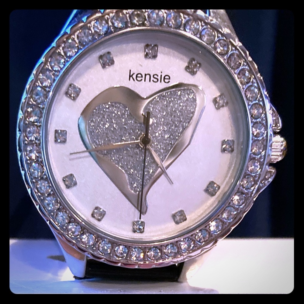Kensie Glimmer Heart Watch Never worn.